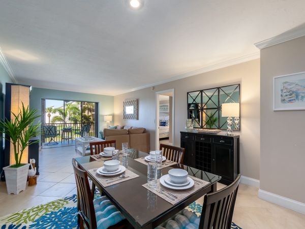 Pretty Vacation Condo in Siesta Key with Pool & Tennis Court