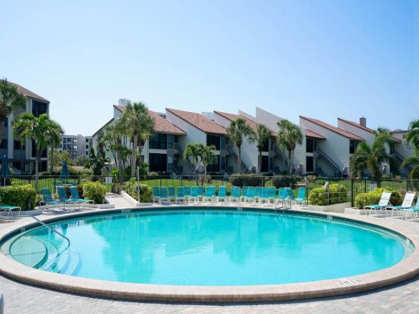 Siesta Key Vacation Condo On Beach Two Bedrooms Sleeps Six