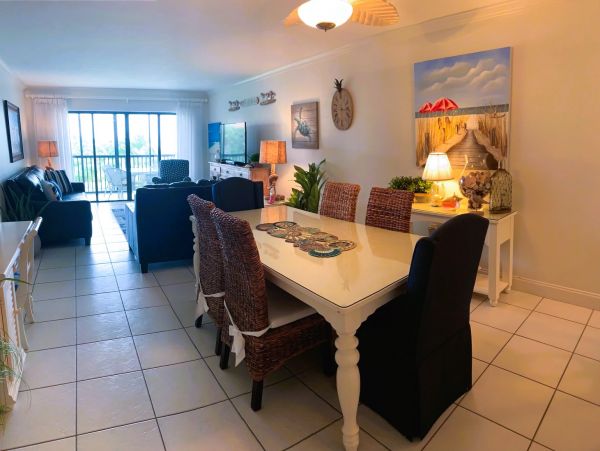 Siesta Key Vacation Condo On Beach Two Bedrooms Sleeps Six