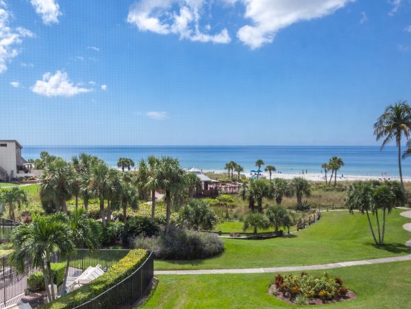 Siesta Key Vacation Rentals - Florida Beachfront Condo with Patio & Pool