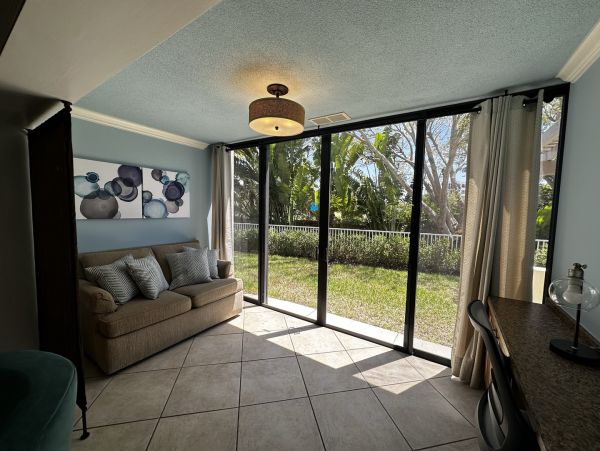 Siesta Key Vacation Rentals - Florida Beachfront Condo with Patio & Pool
