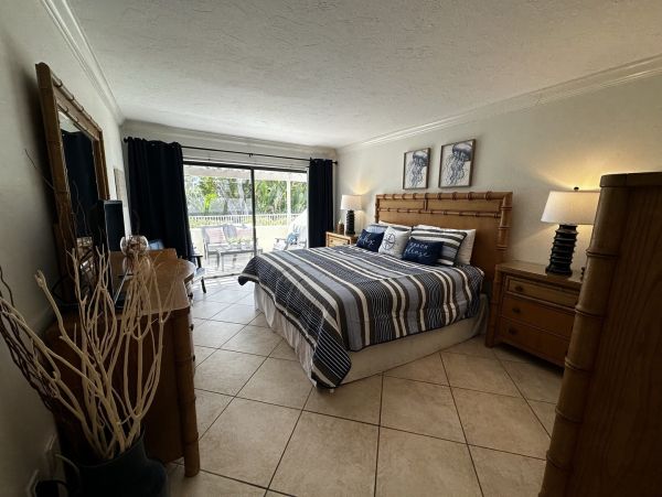 Siesta Key Vacation Rentals - Florida Beachfront Condo with Patio & Pool
