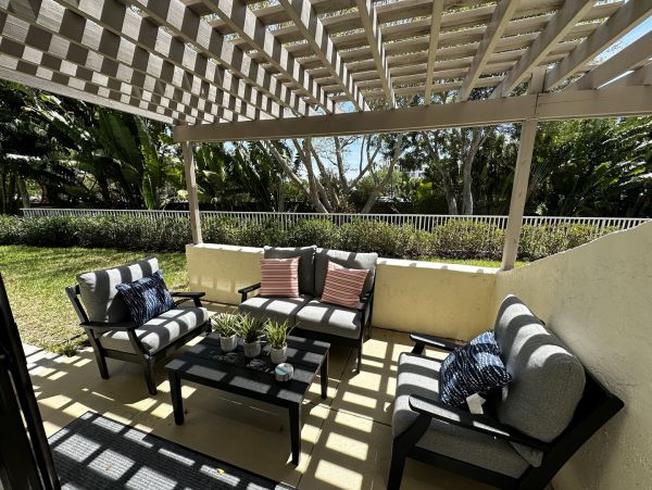 Siesta Key Vacation Rentals - Florida Beachfront Condo with Patio & Pool