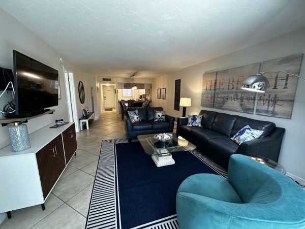 Siesta Key Vacation Rentals - Florida Beachfront Condo with Patio & Pool