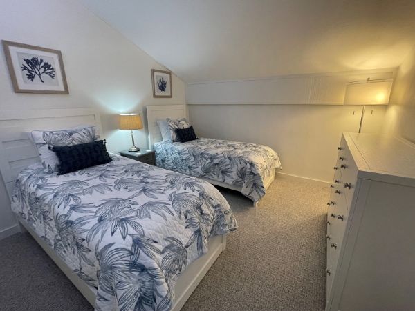 Beachfront Siesta Key Condo Rental - Steps to Beach & Pool Access