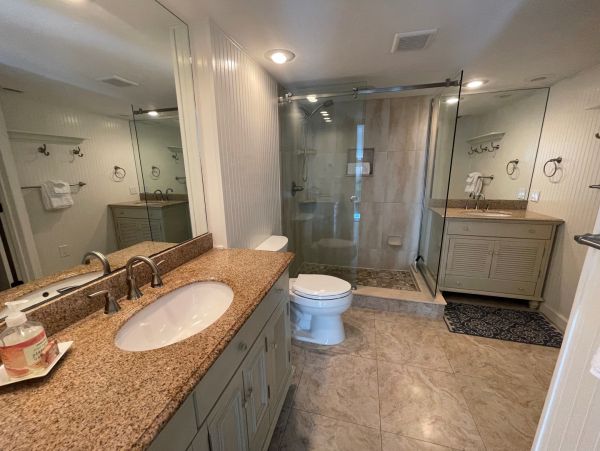 Beachfront Siesta Key Condo Rental - Steps to Beach & Pool Access