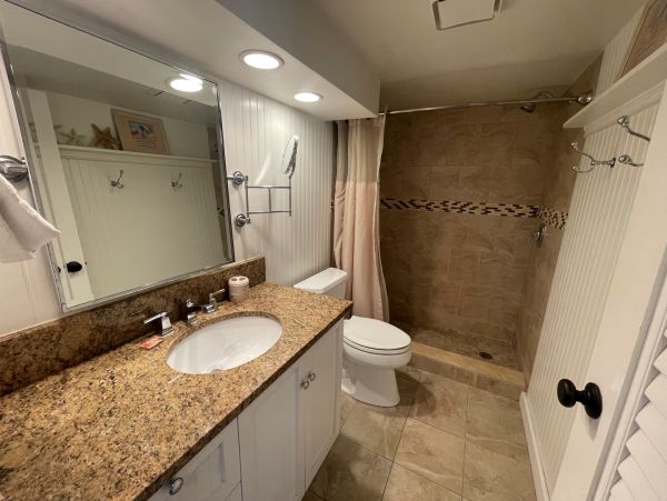 Beachfront Siesta Key Condo Rental - Steps to Beach & Pool Access