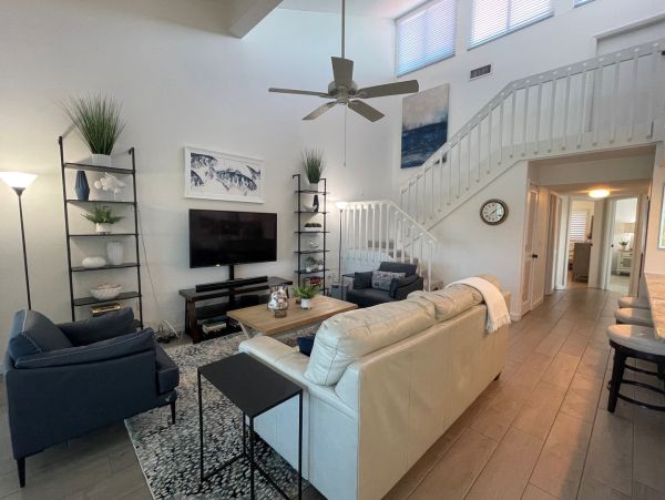 Beachfront Siesta Key Condo Rental - Steps to Beach & Pool Access