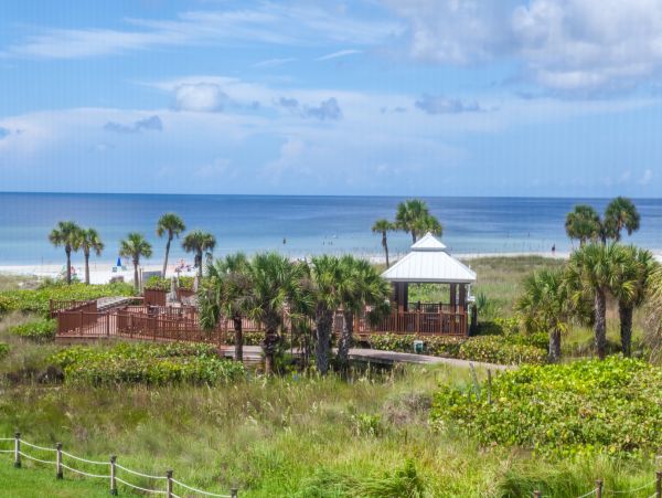 Beachfront Siesta Key Condo Rental - Steps to Beach & Pool Access
