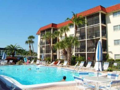 Ground Level 2 Bedroom Vacation  Condo with Sun Deck