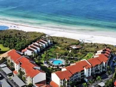 Ground Level 2 Bedroom Vacation  Condo with Sun Deck