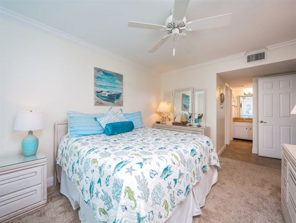 Siesta Key Vacation Condo Two Bedroom Walk to Beach