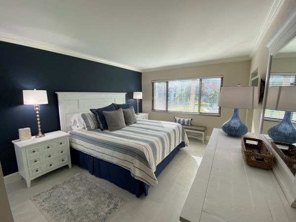 Siesta Key Two Bedroom Beach Condo Sleeps 4