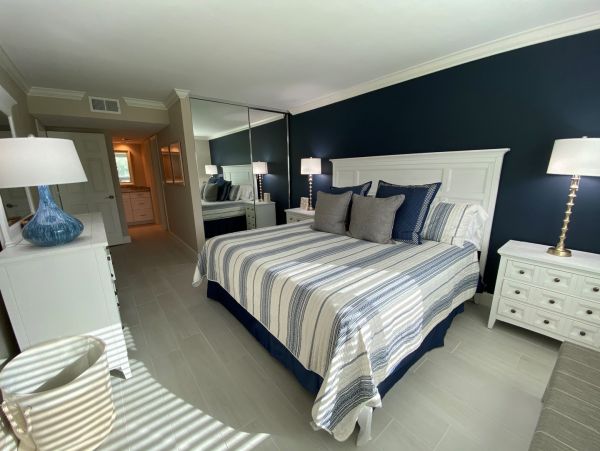 Siesta Key Two Bedroom Beach Condo Sleeps 4