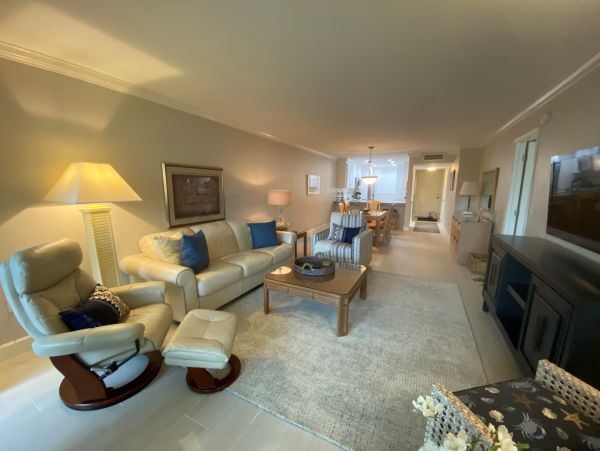 Siesta Key Two Bedroom Beach Condo Sleeps 4