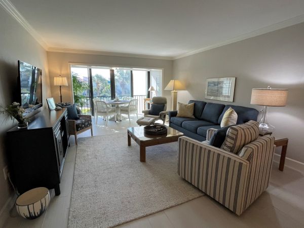 Siesta Key Two Bedroom Beach Condo Sleeps 4