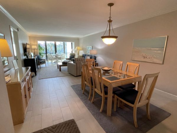 Siesta Key Two Bedroom Beach Condo Sleeps 4