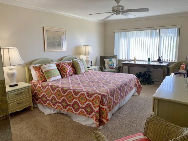 Charming Siesta Key Two Bedroom Beach Condo Sleeps 4 Guests