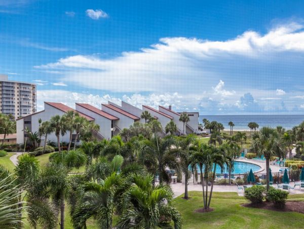 Charming Siesta Key Two Bedroom Beach Condo Sleeps 4 Guests
