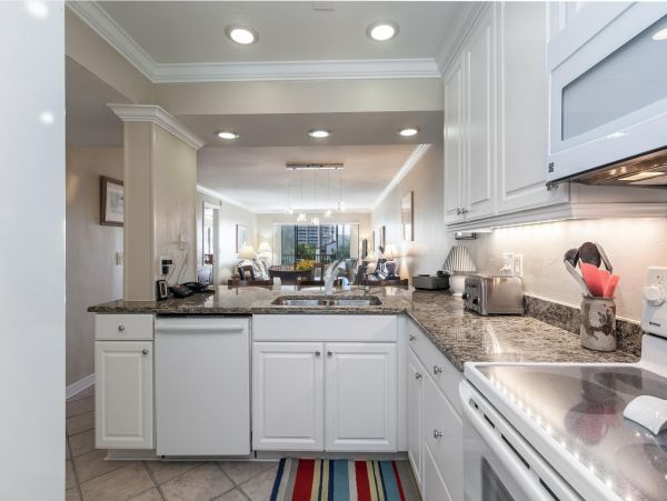 Charming Siesta Key Two Bedroom Beach Condo Sleeps 4 Guests