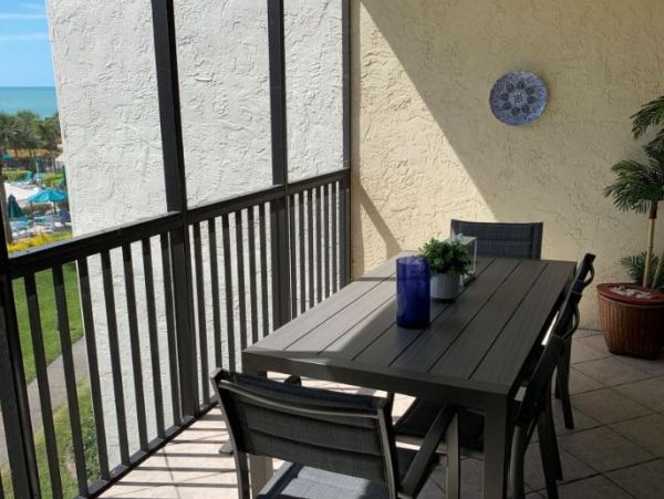 Charming Siesta Key Two Bedroom Beach Condo Sleeps 4 Guests