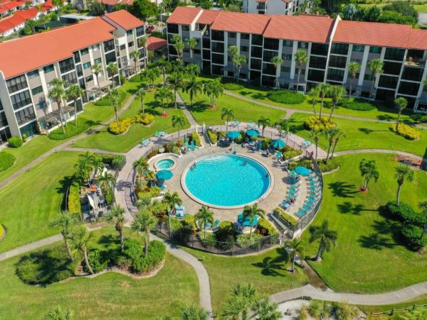 Charming Siesta Key Two Bedroom Beach Condo Sleeps 4 Guests