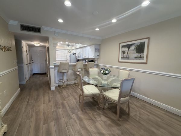 Siesta Key Vacation Rentals - Florida Beachfront Condo with Pool & Lanai
