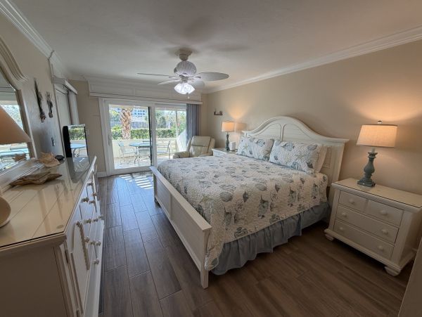 Siesta Key Vacation Rentals - Florida Beachfront Condo with Pool & Lanai