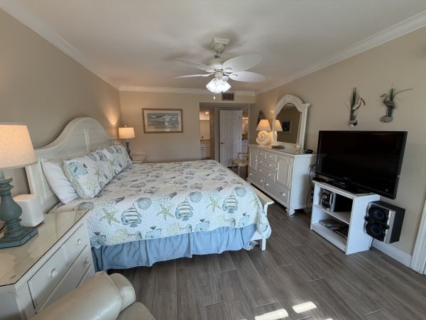 Siesta Key Vacation Rentals - Florida Beachfront Condo with Pool & Lanai