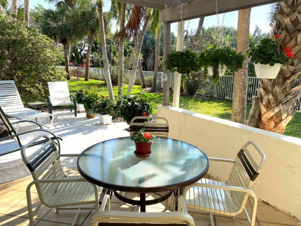 Siesta Key Vacation Rentals - Florida Beachfront Condo with Pool & Lanai