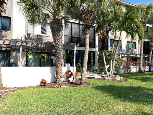 Siesta Key Vacation Rentals - Florida Beachfront Condo with Pool & Lanai