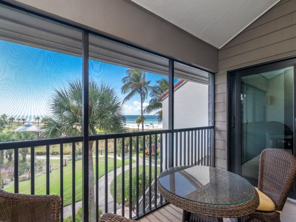 Lovely Siesta Key Two Bedroom Beach Condo Full Gulf Views