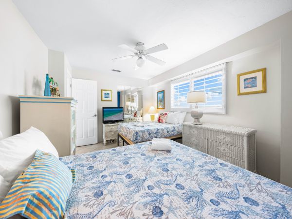 Beachfront Two Bedroom Vacation Rental in Siesta Key