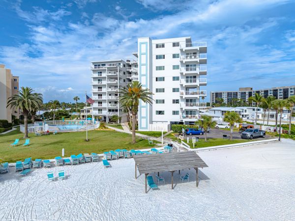 Beachfront Two Bedroom Vacation Rental in Siesta Key