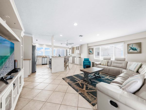 Beachfront Two Bedroom Vacation Rental in Siesta Key