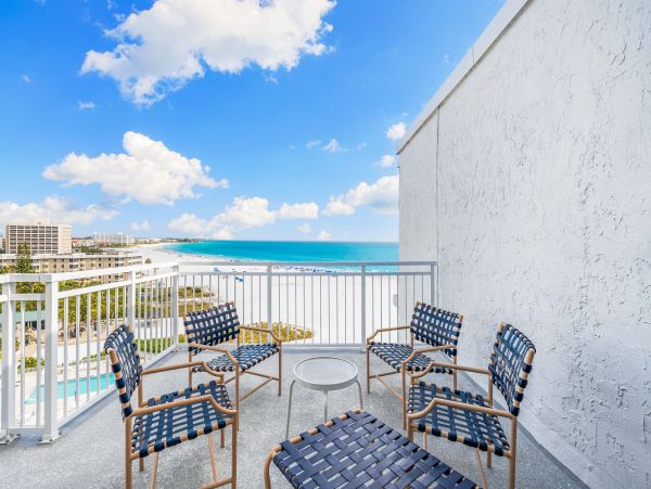 Beachfront Two Bedroom Vacation Rental in Siesta Key