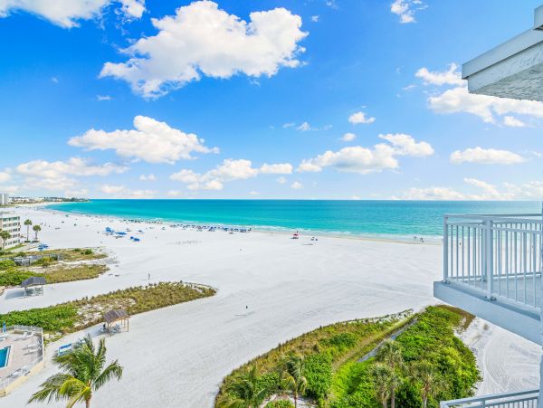 Beachfront Two Bedroom Vacation Rental in Siesta Key