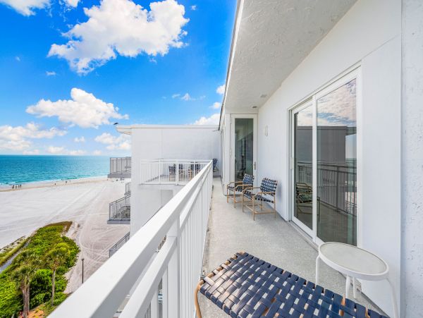 Beachfront Two Bedroom Vacation Rental in Siesta Key