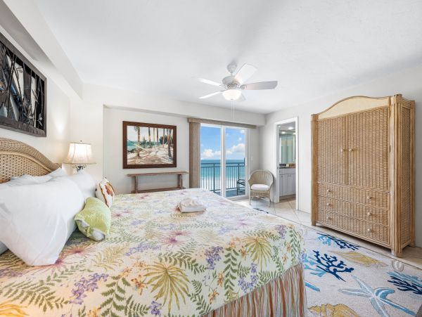 Beachfront Two Bedroom Vacation Rental in Siesta Key