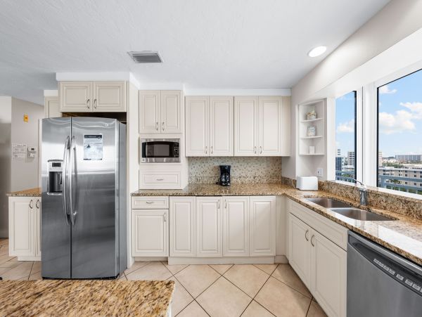 Beachfront Two Bedroom Vacation Rental in Siesta Key