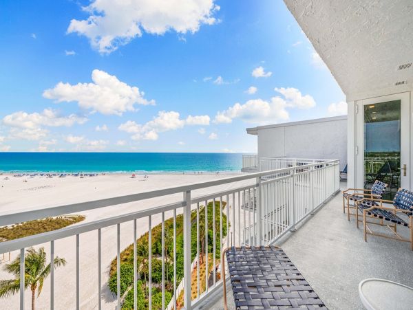 Beachfront Two Bedroom Vacation Rental in Siesta Key