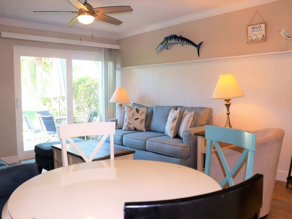 One Bedroom Condo Sleeps Four Guest Communal Pool
