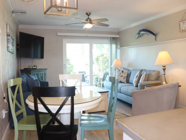One Bedroom Condo Sleeps Four Guest Communal Pool