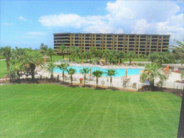 Siesta Lovely Two Bedroom Vacation Rental Pool