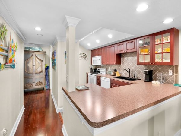 Bright Coastal Getaway Steps from Siesta Beach