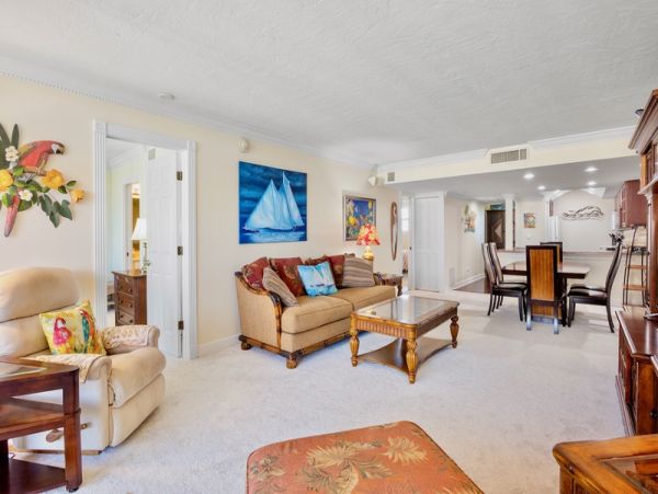 Bright Coastal Getaway Steps from Siesta Beach