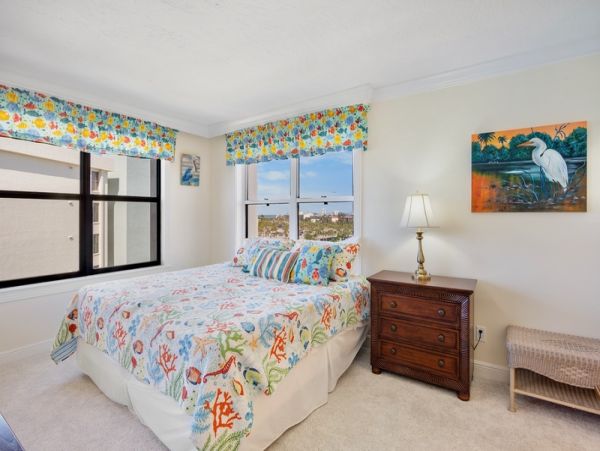 Bright Coastal Getaway Steps from Siesta Beach