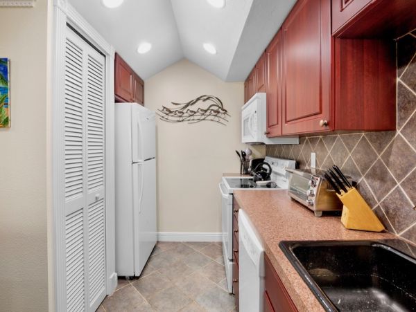 Bright Coastal Getaway Steps from Siesta Beach