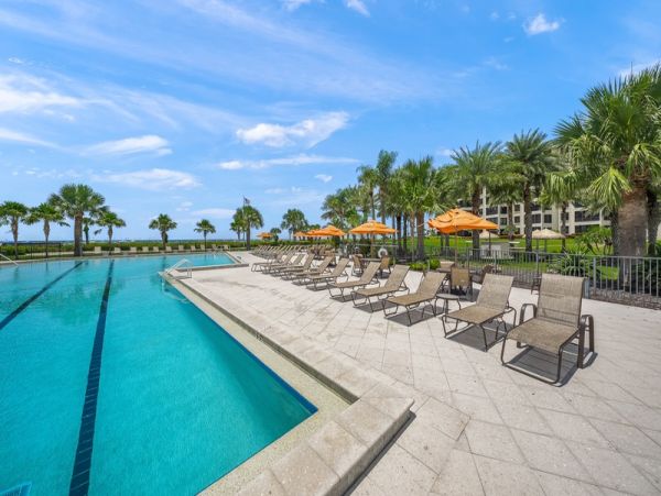 Bright Coastal Getaway Steps from Siesta Beach