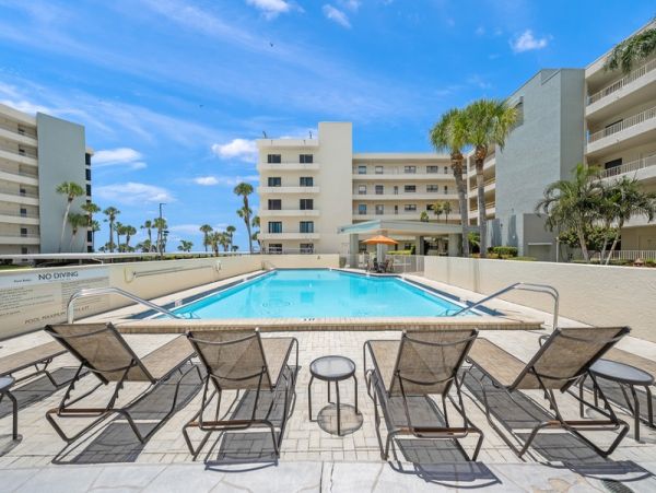 Bright Coastal Getaway Steps from Siesta Beach